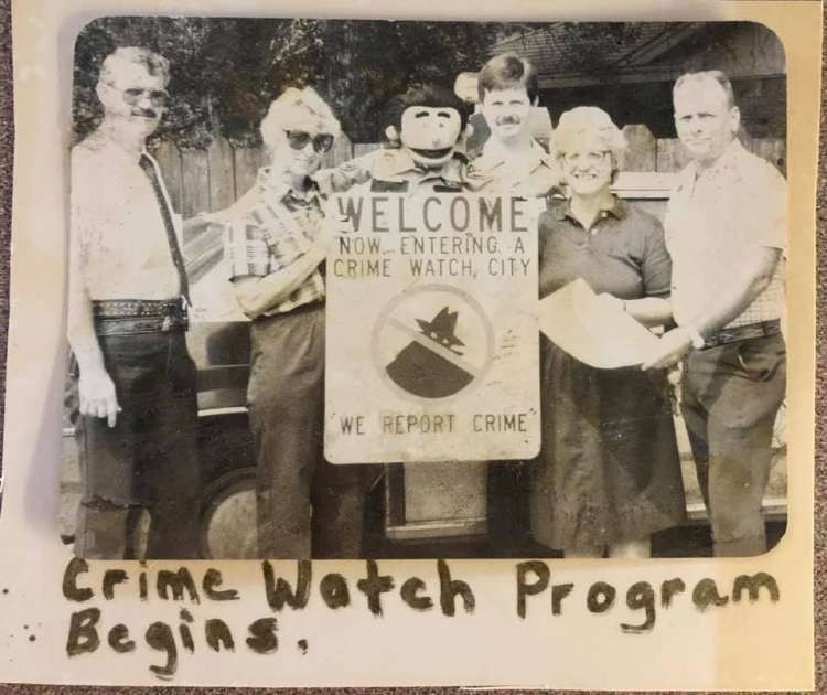 Vidor's First Crime Watch Group - L to R: Chief Butch Reynolds, Unknown, Officer Ollie, Officer Ken Ray, Unknown, Archie Smith